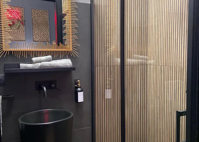 One Of One Experiences - Penzion